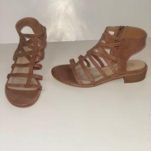Isola Gladiator sandal sz 8